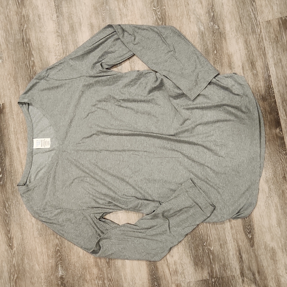 Time & Tru Maternity Gray Long Sleeve V-neck
